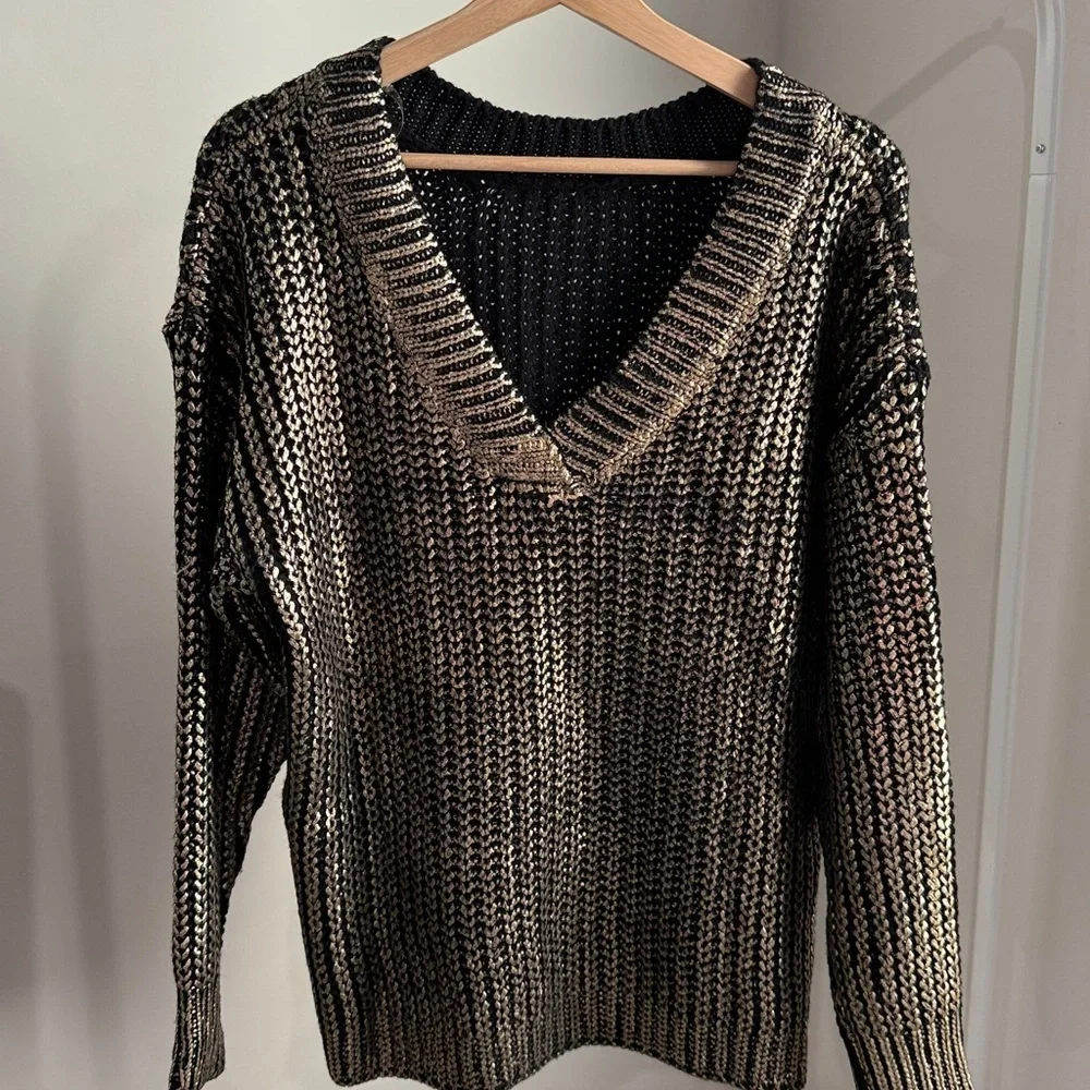 Chic Black and Gold V-Neck Sweater
